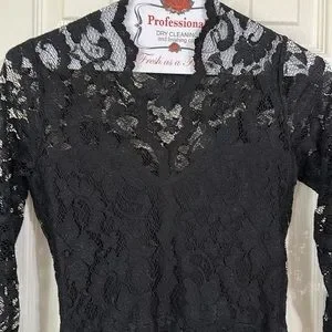 Karen Kane | Dresses | Vneck Scallop Hem Lace Dress | Poshmark